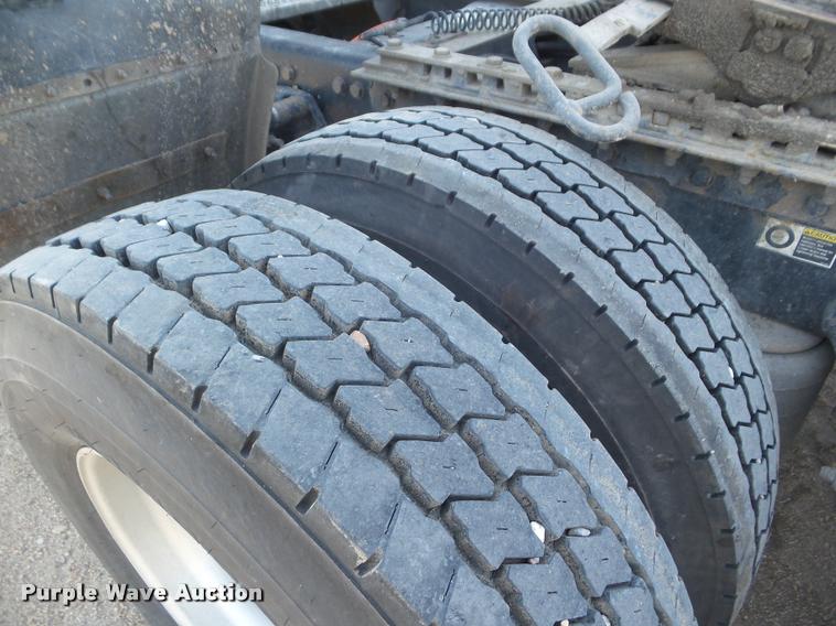 image for item DA7665 2006 Peterbilt 379 semi truck