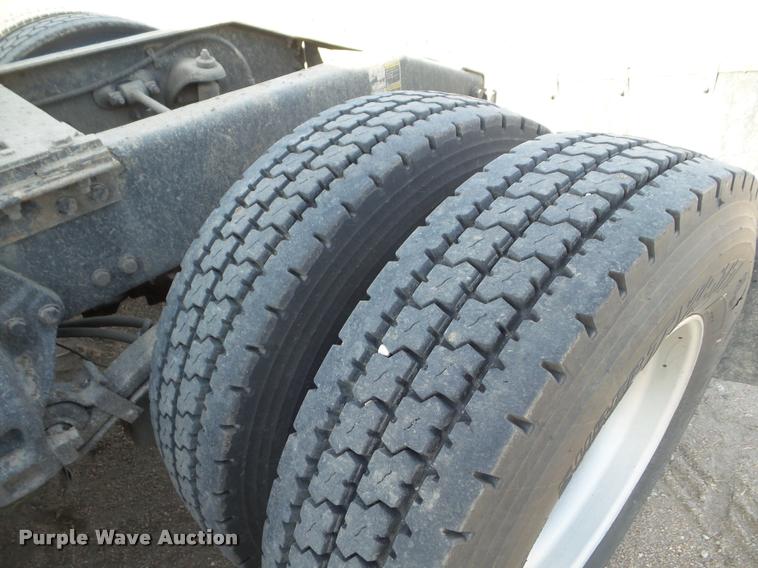 image for item DA7665 2006 Peterbilt 379 semi truck