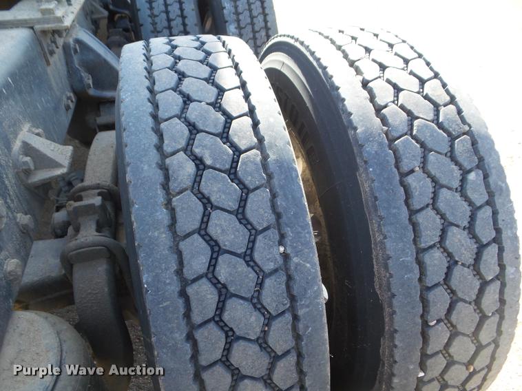 image for item DA7665 2006 Peterbilt 379 semi truck