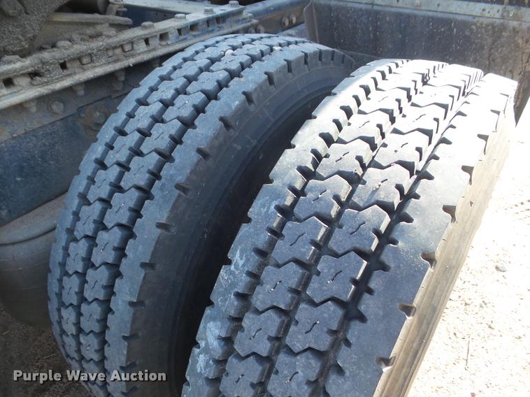 image for item DA7665 2006 Peterbilt 379 semi truck