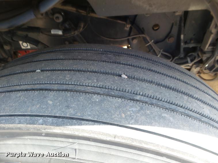 image for item DA7665 2006 Peterbilt 379 semi truck