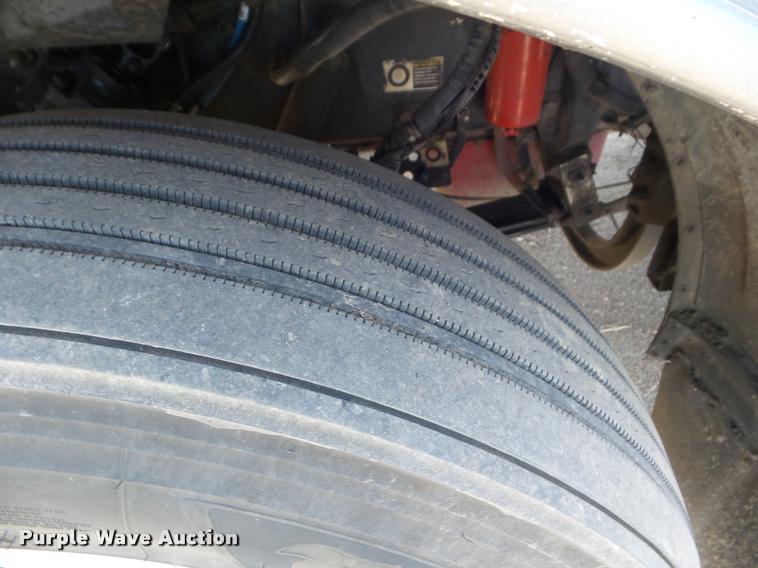 image for item DA7665 2006 Peterbilt 379 semi truck