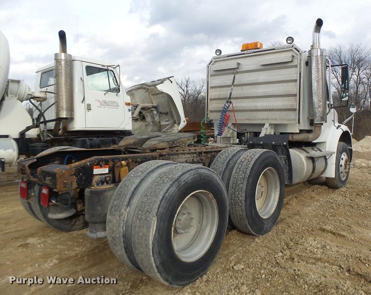 image for item DA9360 2005 Freightliner Business Class M2 semi truck