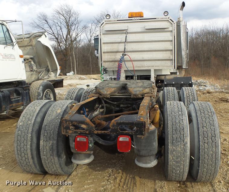 image for item DA9360 2005 Freightliner Business Class M2 semi truck