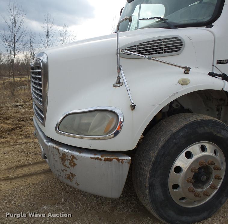 image for item DA9360 2005 Freightliner Business Class M2 semi truck