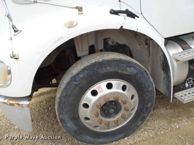 image for item DA9360 2005 Freightliner Business Class M2 semi truck