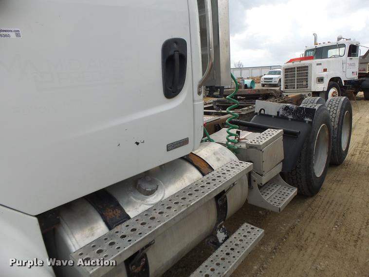 image for item DA9360 2005 Freightliner Business Class M2 semi truck