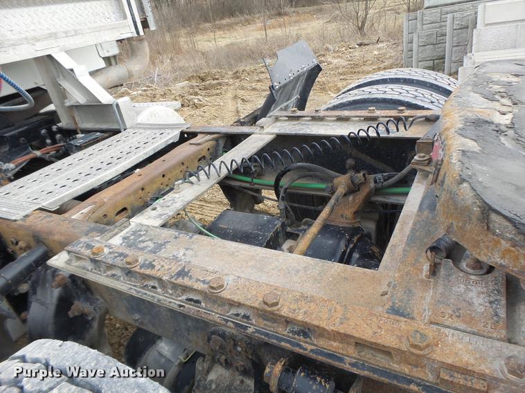 image for item DA9360 2005 Freightliner Business Class M2 semi truck