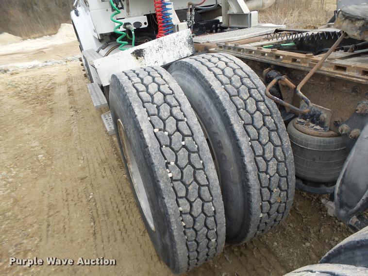 image for item DA9360 2005 Freightliner Business Class M2 semi truck