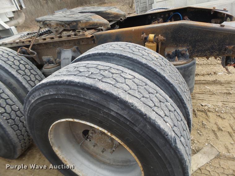 image for item DA9360 2005 Freightliner Business Class M2 semi truck