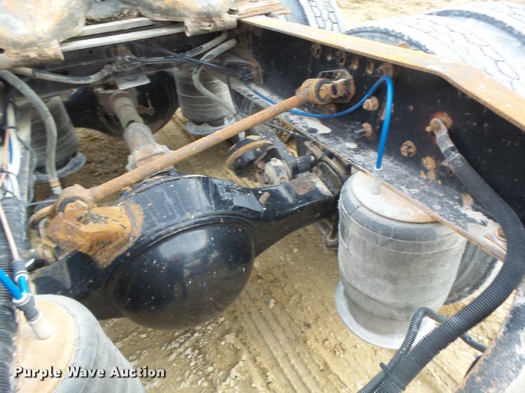 image for item DA9360 2005 Freightliner Business Class M2 semi truck