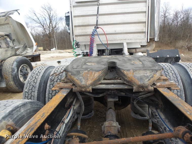 image for item DA9360 2005 Freightliner Business Class M2 semi truck