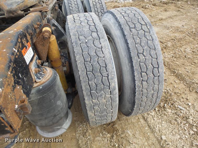 image for item DA9360 2005 Freightliner Business Class M2 semi truck