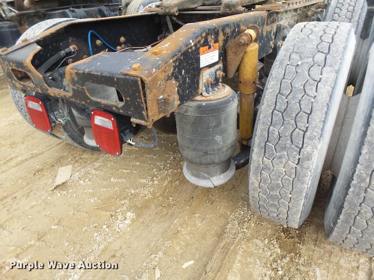 image for item DA9360 2005 Freightliner Business Class M2 semi truck