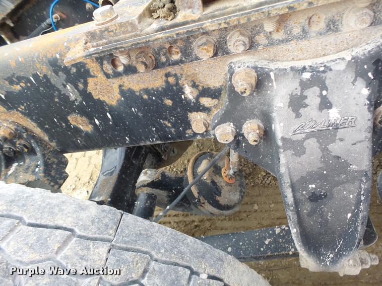 image for item DA9360 2005 Freightliner Business Class M2 semi truck