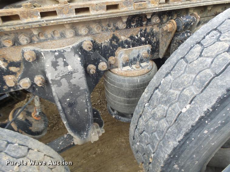 image for item DA9360 2005 Freightliner Business Class M2 semi truck