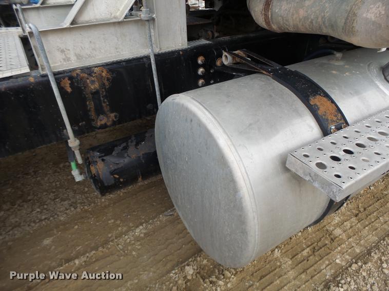 image for item DA9360 2005 Freightliner Business Class M2 semi truck