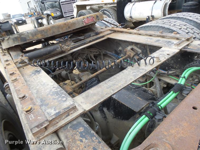 image for item DA9360 2005 Freightliner Business Class M2 semi truck