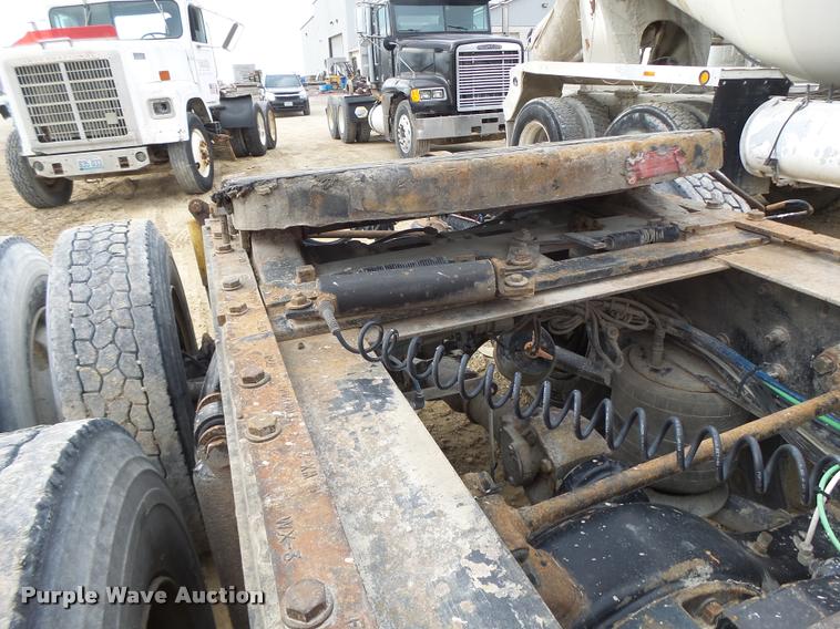 image for item DA9360 2005 Freightliner Business Class M2 semi truck