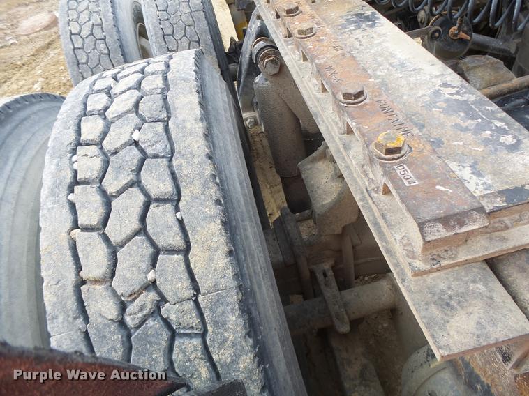 image for item DA9360 2005 Freightliner Business Class M2 semi truck