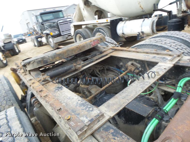 image for item DA9360 2005 Freightliner Business Class M2 semi truck