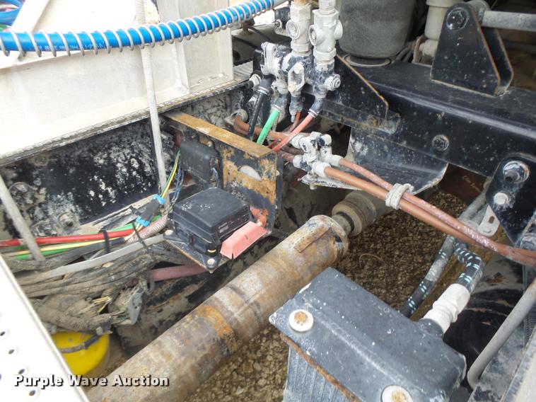 image for item DA9360 2005 Freightliner Business Class M2 semi truck