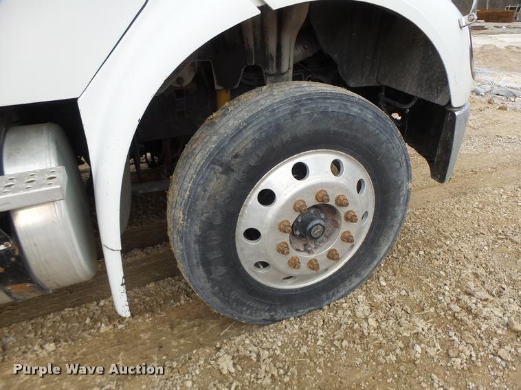 image for item DA9360 2005 Freightliner Business Class M2 semi truck