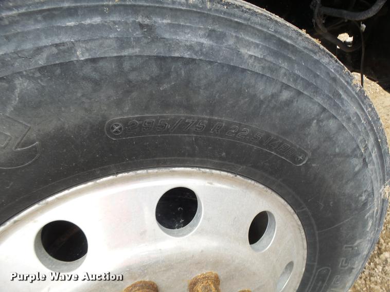 image for item DA9360 2005 Freightliner Business Class M2 semi truck