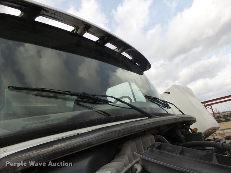 image for item DA9360 2005 Freightliner Business Class M2 semi truck