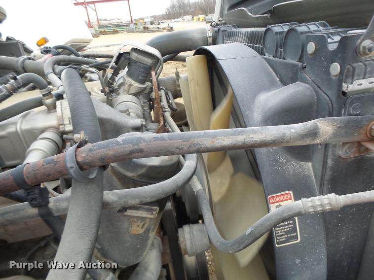 image for item DA9360 2005 Freightliner Business Class M2 semi truck