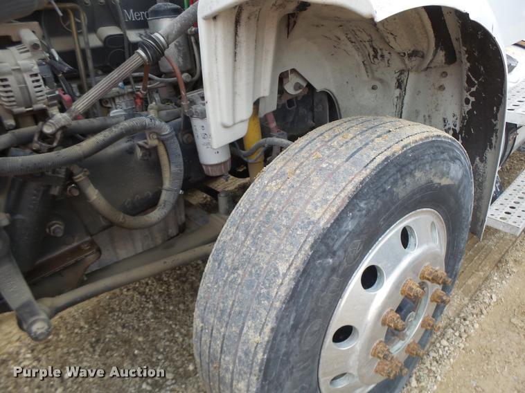 image for item DA9360 2005 Freightliner Business Class M2 semi truck