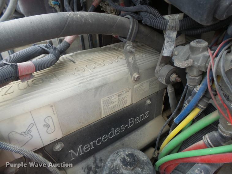 image for item DA9360 2005 Freightliner Business Class M2 semi truck