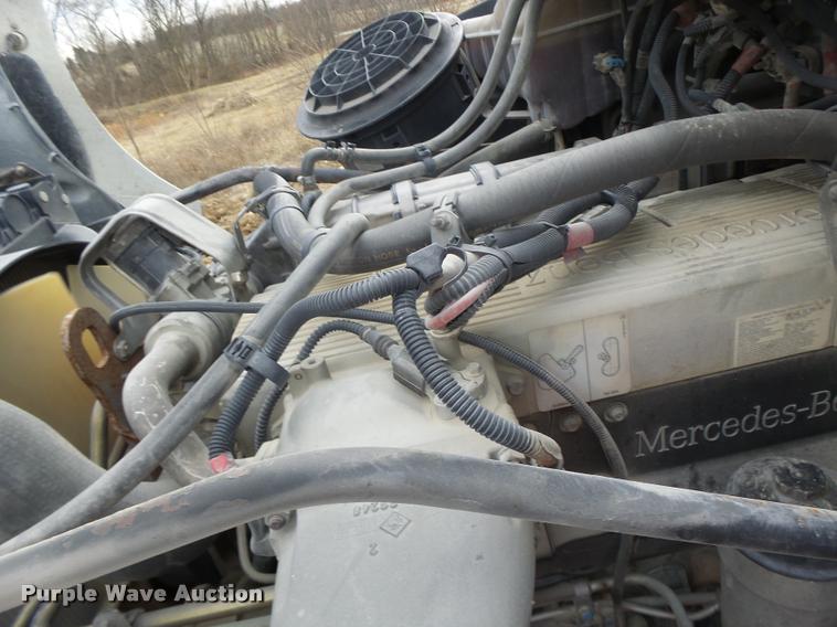 image for item DA9360 2005 Freightliner Business Class M2 semi truck