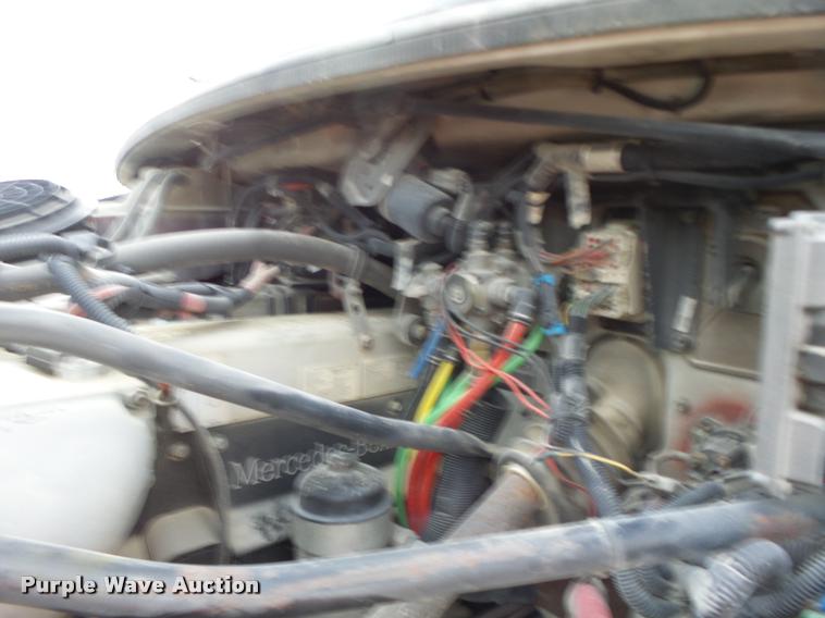 image for item DA9360 2005 Freightliner Business Class M2 semi truck