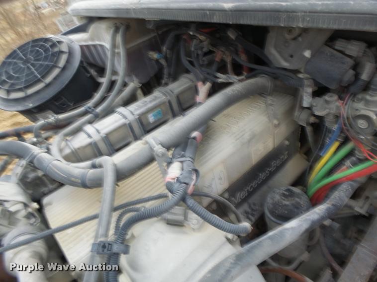 image for item DA9360 2005 Freightliner Business Class M2 semi truck