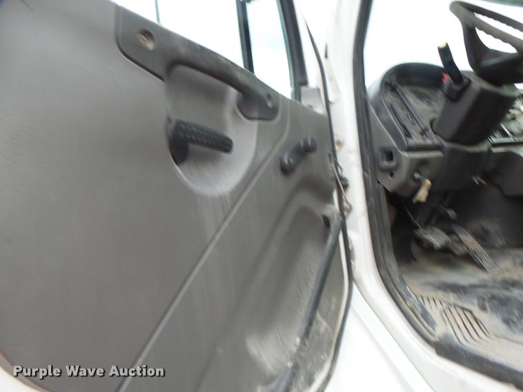 image for item DA9360 2005 Freightliner Business Class M2 semi truck