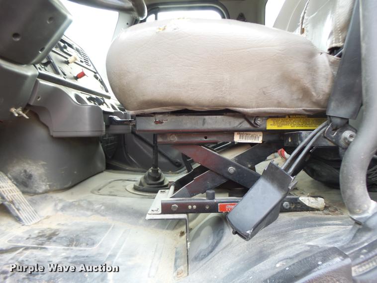 image for item DA9360 2005 Freightliner Business Class M2 semi truck