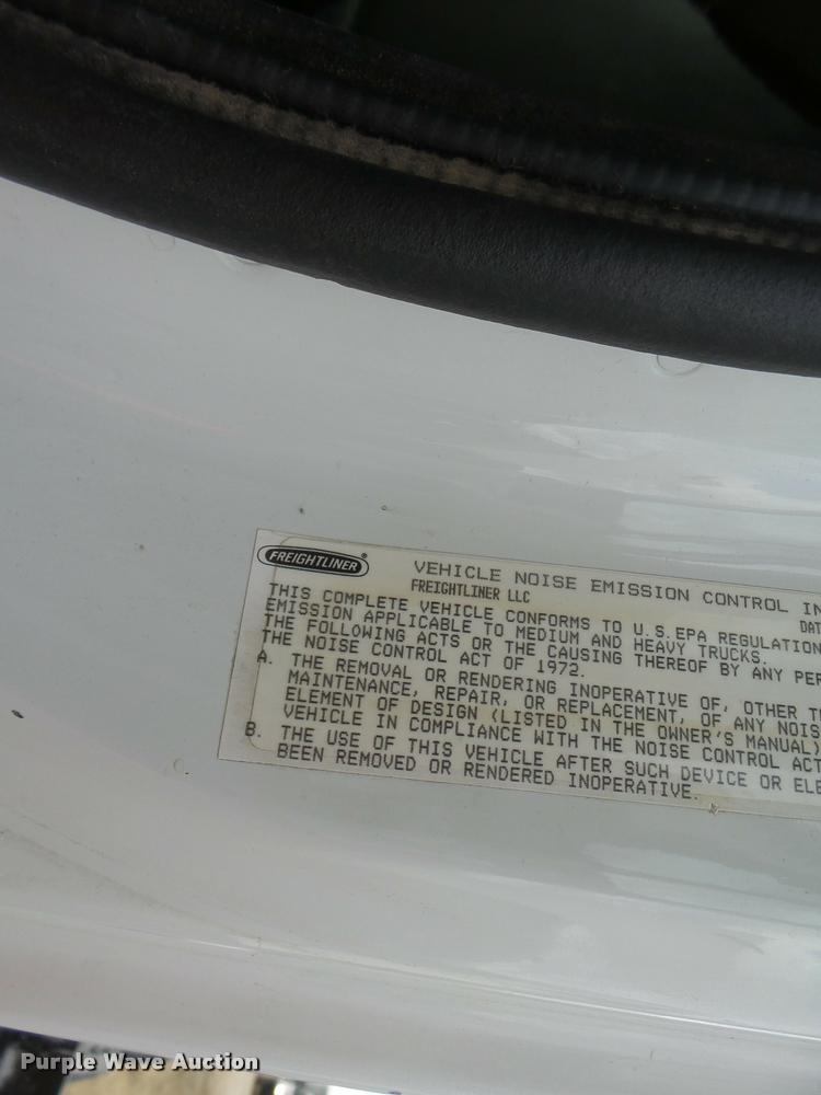 image for item DA9360 2005 Freightliner Business Class M2 semi truck