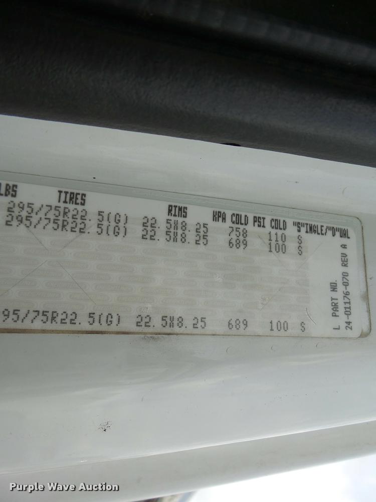 image for item DA9360 2005 Freightliner Business Class M2 semi truck