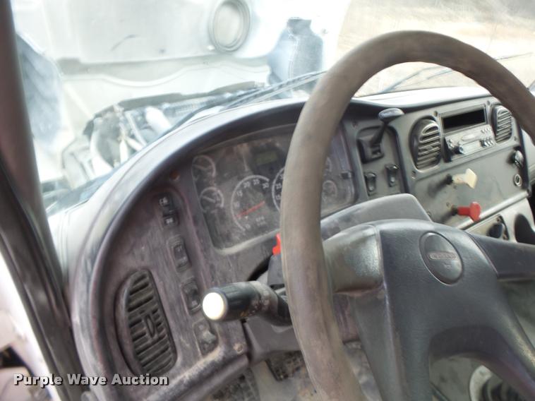 image for item DA9360 2005 Freightliner Business Class M2 semi truck