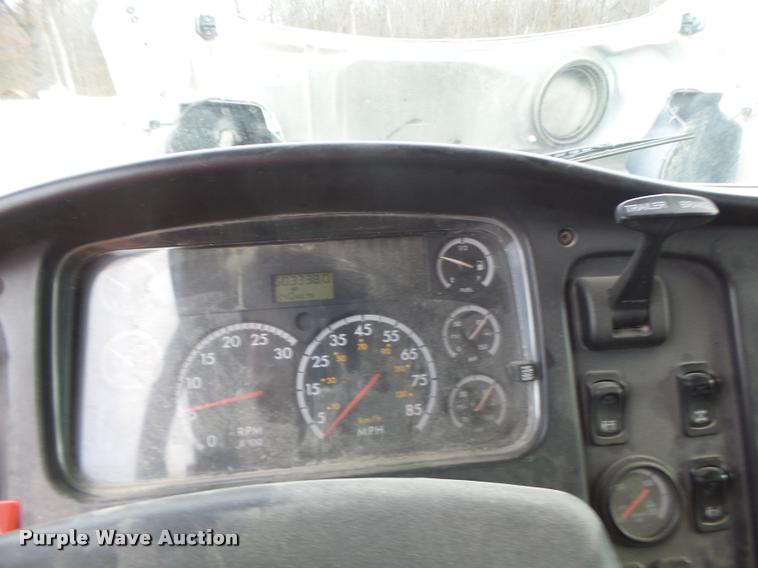 image for item DA9360 2005 Freightliner Business Class M2 semi truck