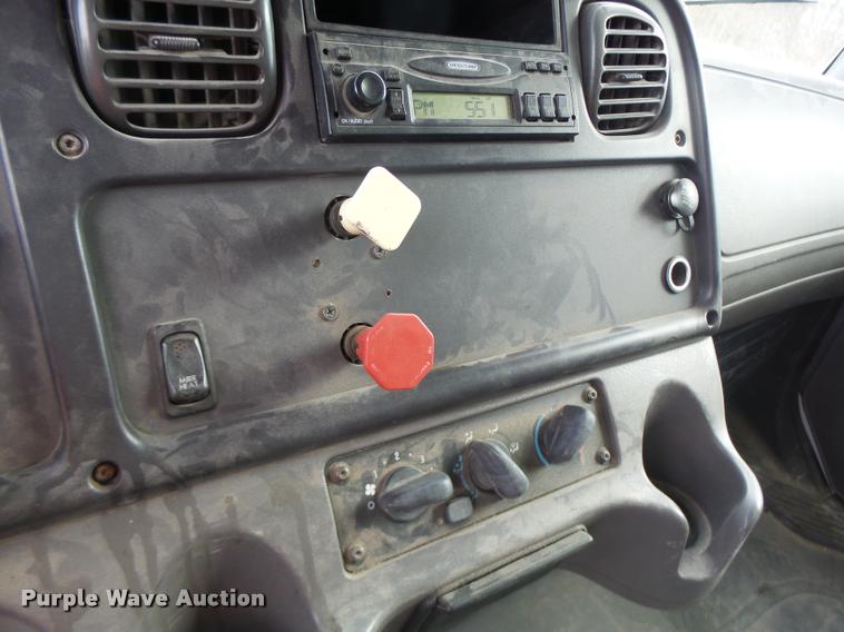 image for item DA9360 2005 Freightliner Business Class M2 semi truck