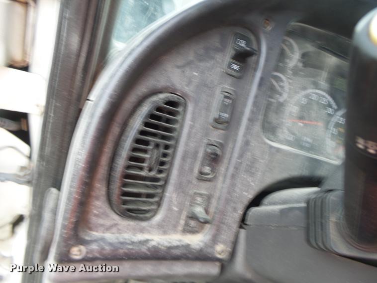 image for item DA9360 2005 Freightliner Business Class M2 semi truck