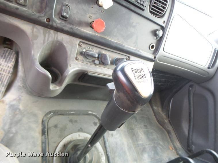 image for item DA9360 2005 Freightliner Business Class M2 semi truck