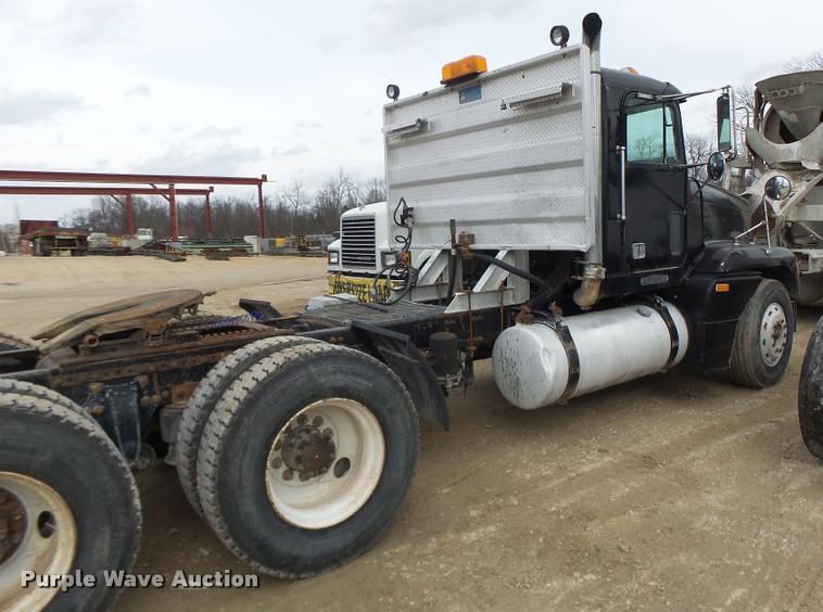 image for item DA9361 1995 Freightliner FLD semi truck