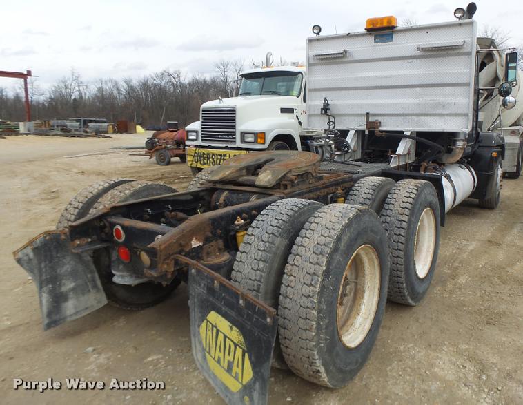 image for item DA9361 1995 Freightliner FLD semi truck