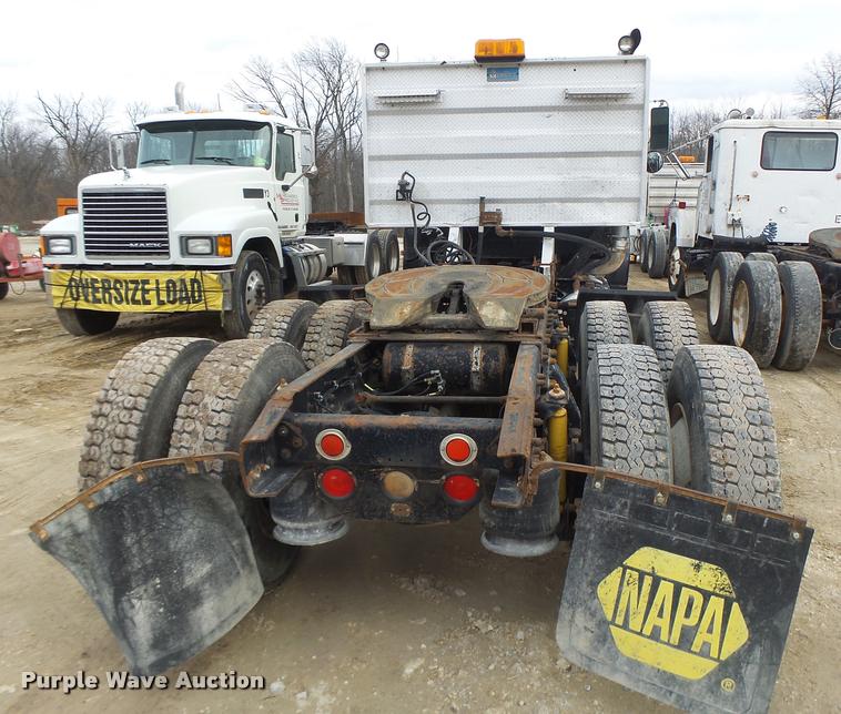 image for item DA9361 1995 Freightliner FLD semi truck