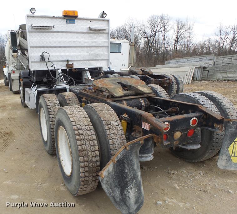 image for item DA9361 1995 Freightliner FLD semi truck