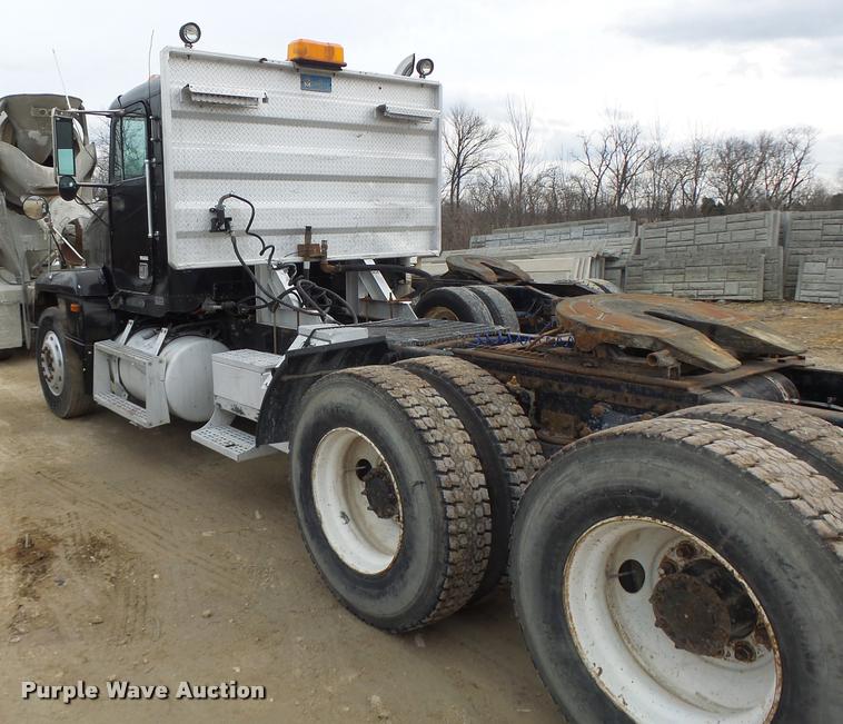 image for item DA9361 1995 Freightliner FLD semi truck