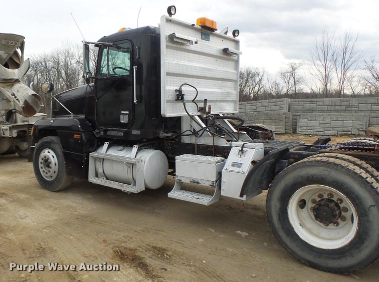 image for item DA9361 1995 Freightliner FLD semi truck